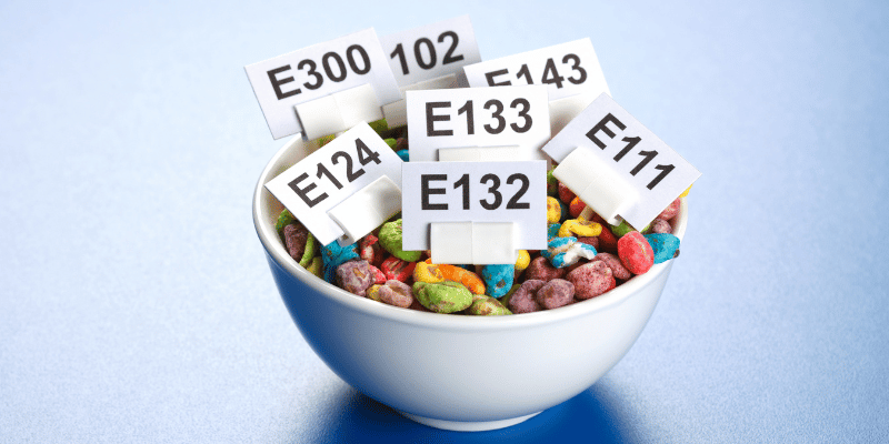 Waarom stoppen we troep in ons lijf tijdens het sporten?